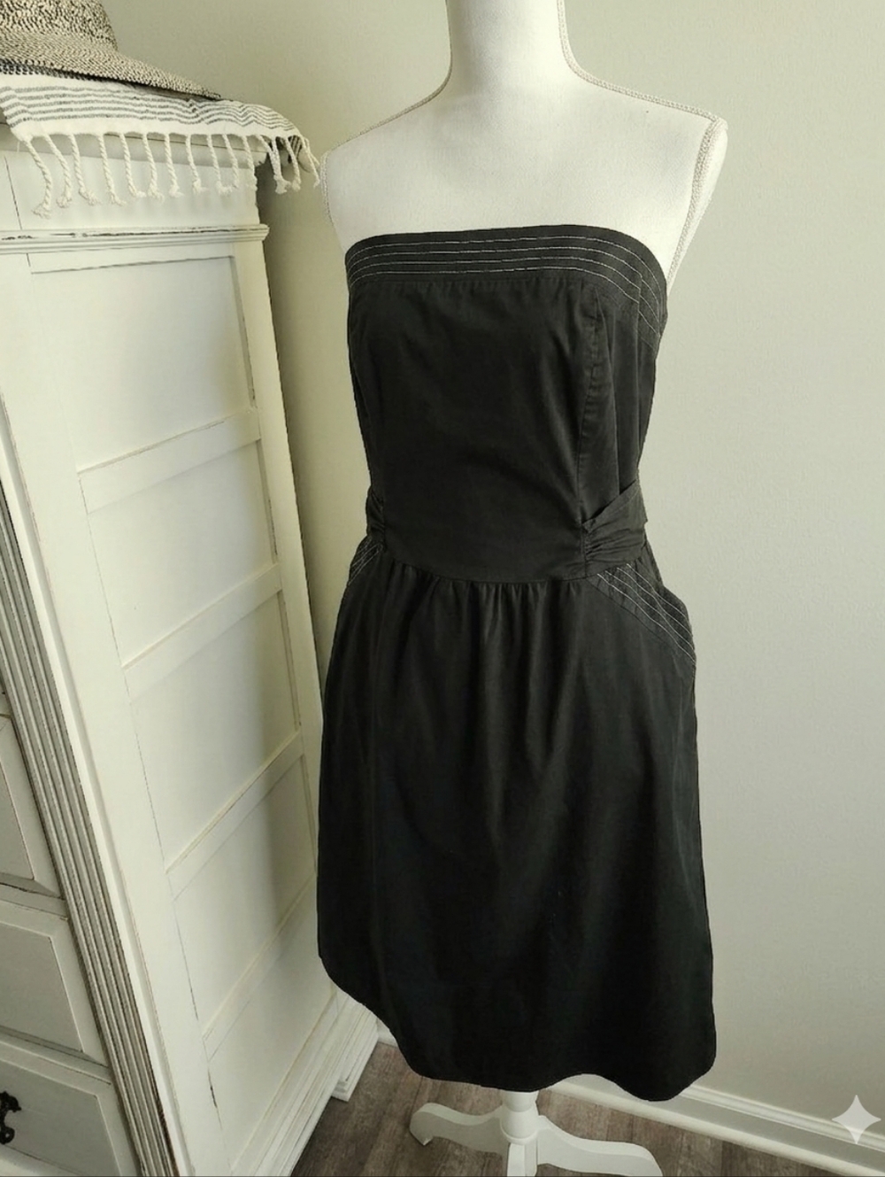 TORRID STRAPLESS DRESS WITH WHITE ACCENTS AND TIE WAIST